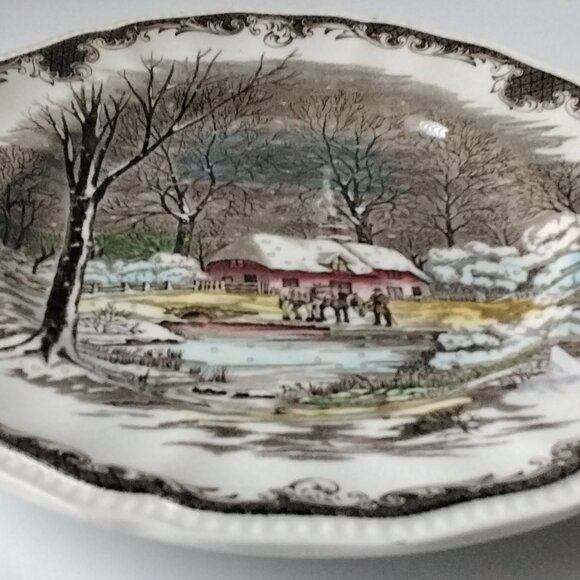 Shakespeare's Sonnets Plate with Winter Scene of Anne Hathaway's Cottage - Picture 4 of 6